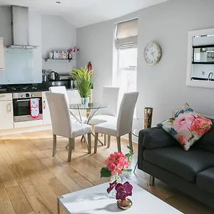 The House Classic 2 Bedroom United Kingdom